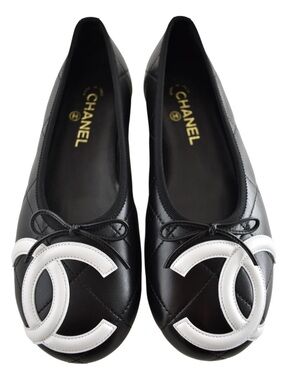 Chanel 26M Coco Beach Cambon Black White CC XL Logo Ballet Ballerina Flat 39.5
